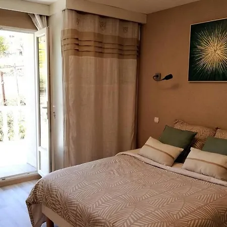 Maison De Village De Caractere Casa de Férias Nébian